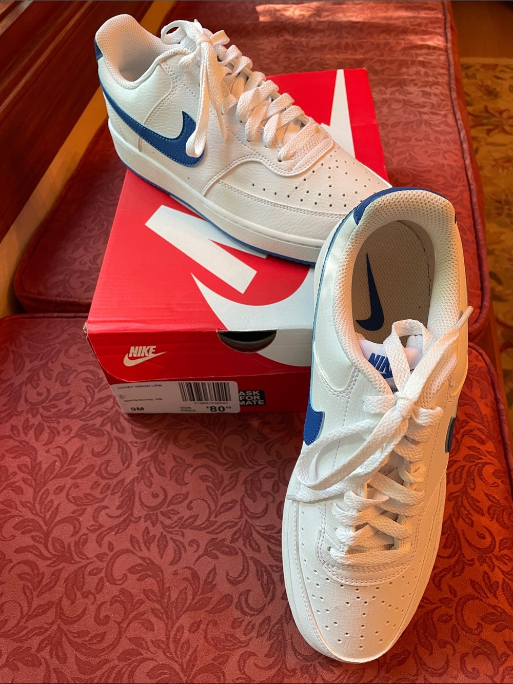 Nike Mens athletic shoes, white and blue, size 9 medium new inbox